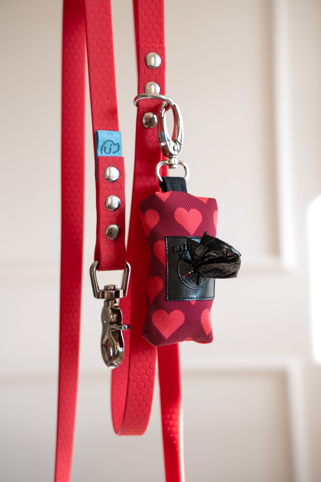 Etui na woreczki HEARTS Psiumpel, dla Psa i dla Ciebie, spaceruj modnie i wygodnie