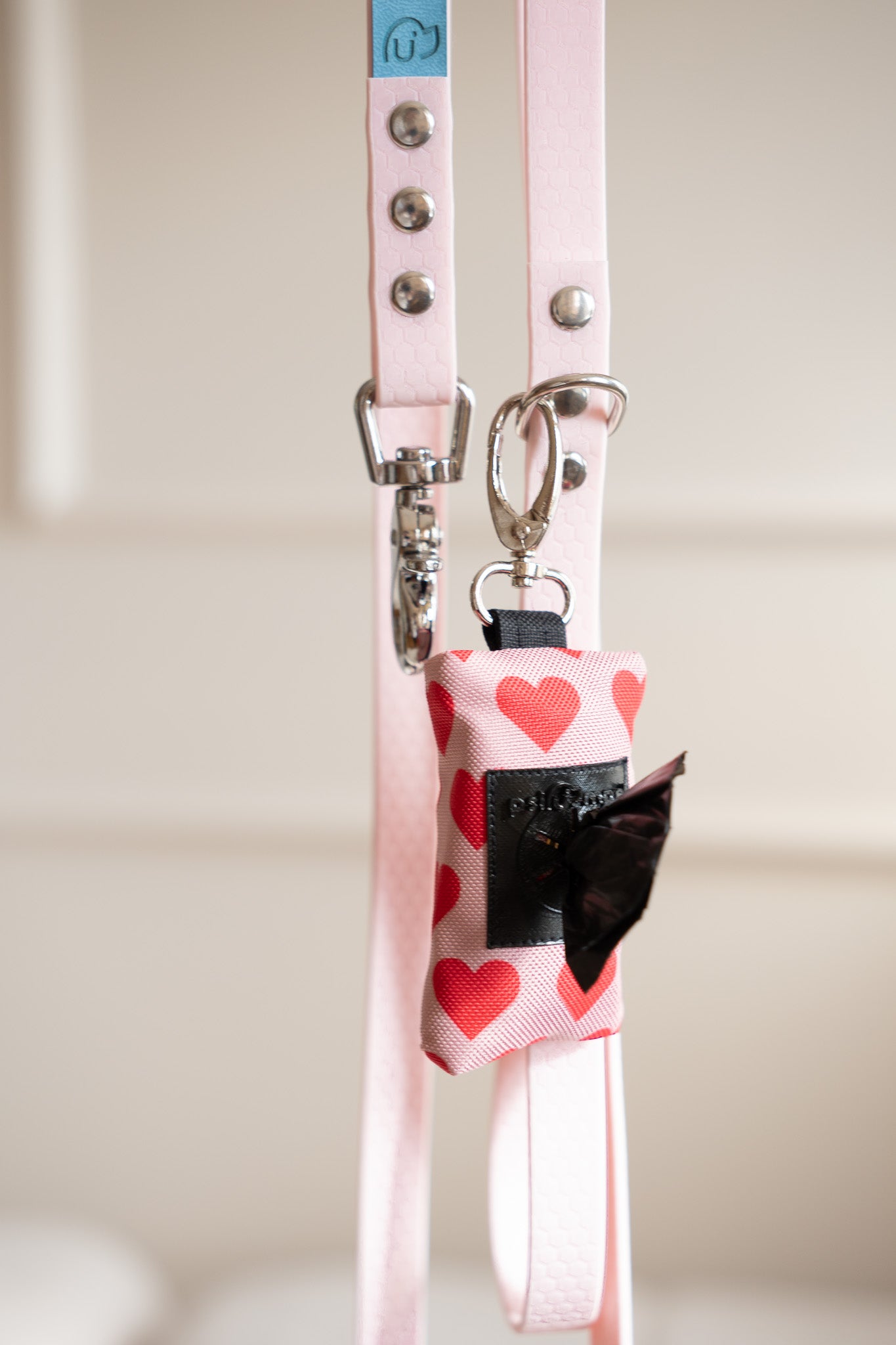 Etui na woreczki HEARTS Psiumpel, dla Psa i dla Ciebie, spaceruj modnie i wygodnie