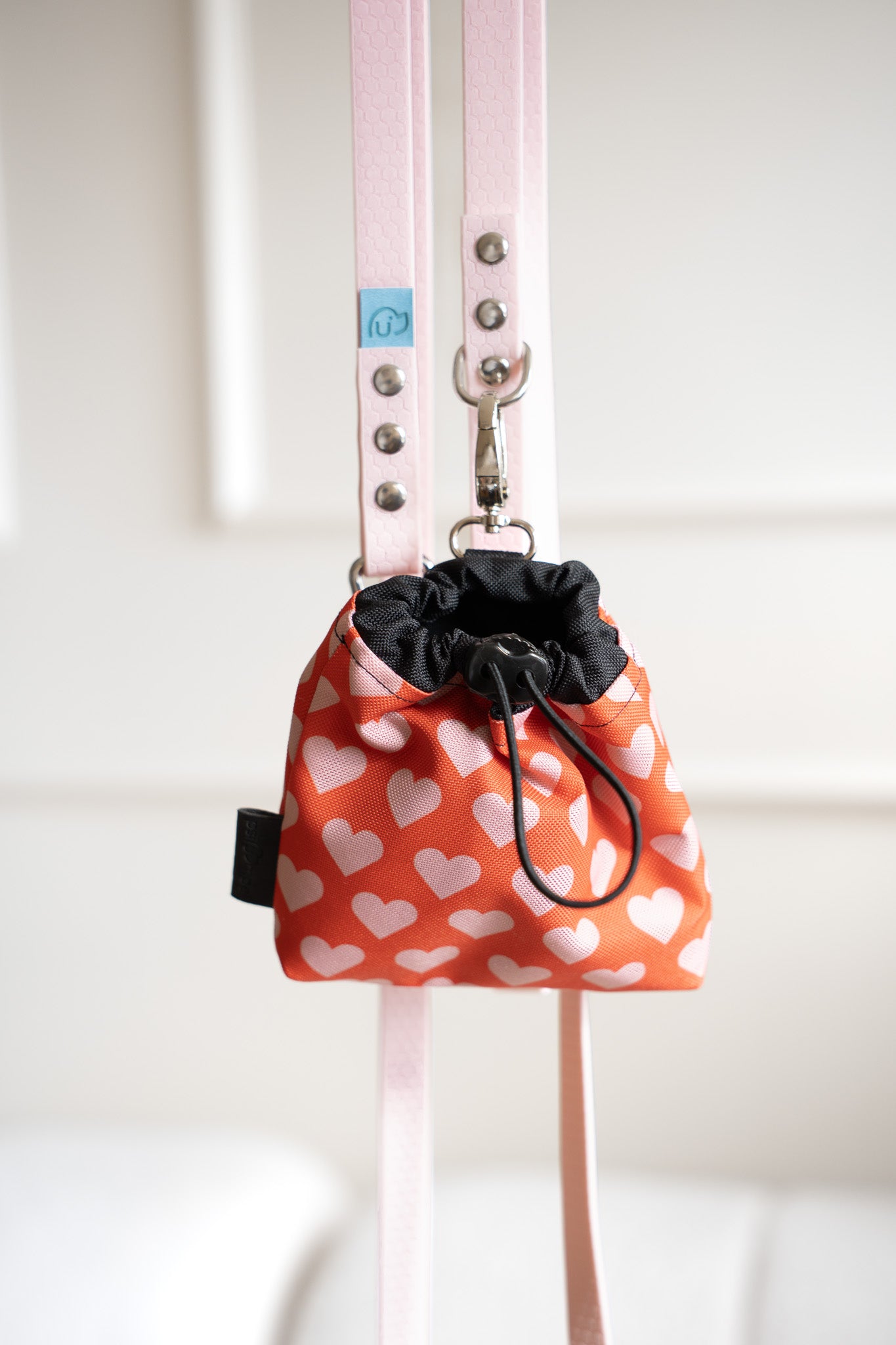 Saszetka na smaczki HEARTS Psiumpel, dla Psa i dla Ciebie, spaceruj modnie i wygodnie