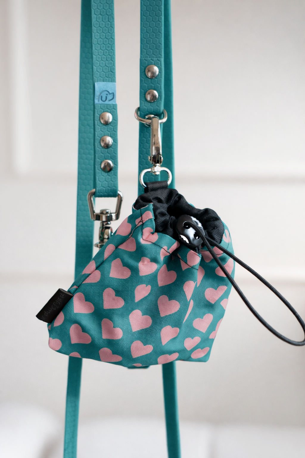 Saszetka na smaczki HEARTS Psiumpel, dla Psa i dla Ciebie, spaceruj modnie i wygodnie