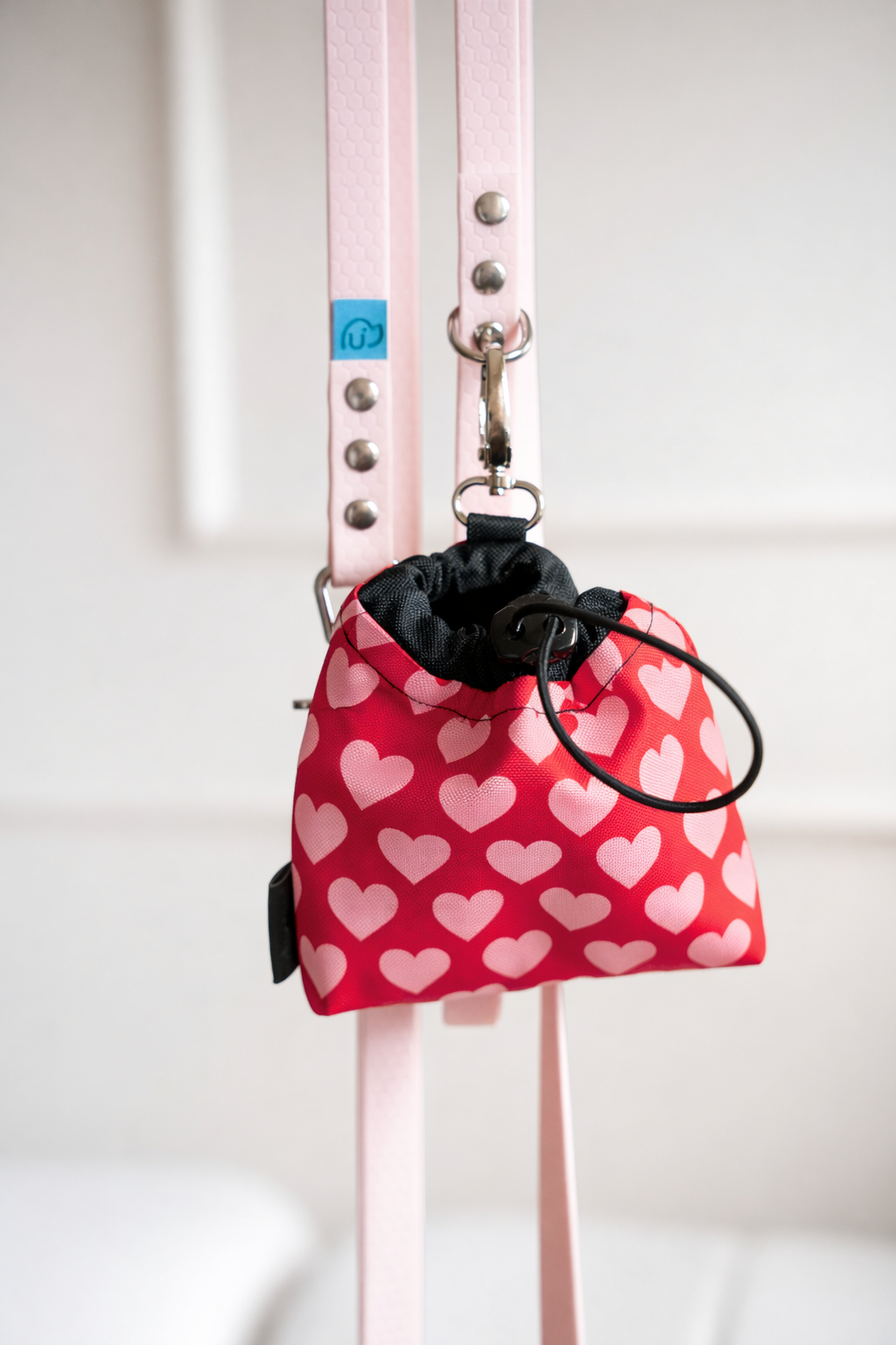 Saszetka na smaczki HEARTS Psiumpel, dla Psa i dla Ciebie, spaceruj modnie i wygodnie