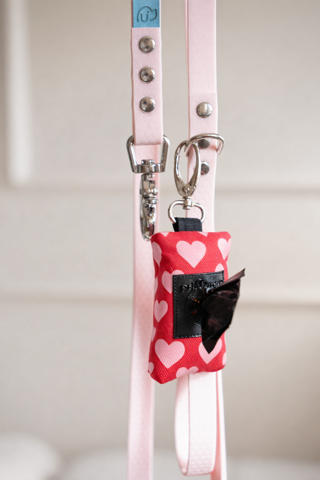 Etui na woreczki HEARTS Psiumpel, dla Psa i dla Ciebie, spaceruj modnie i wygodnie